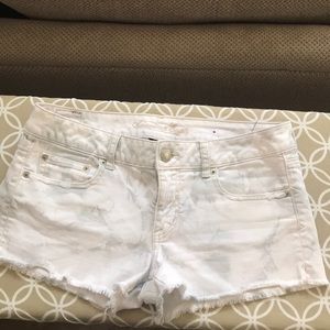 White tie-dye American Eagle shorts